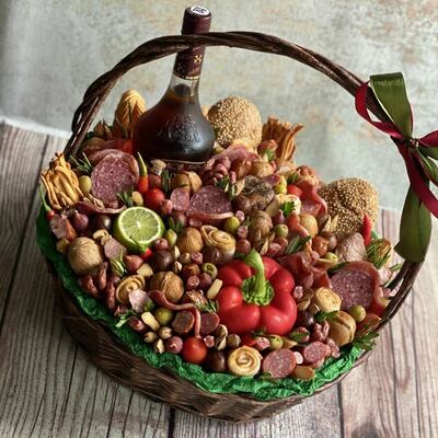 Мужская корзина с закусками № 50